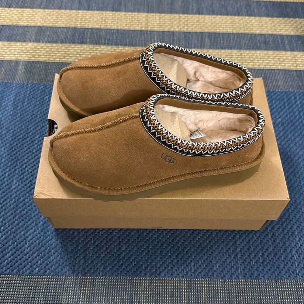 UGG Women’s Tasman Chestnut Size 8